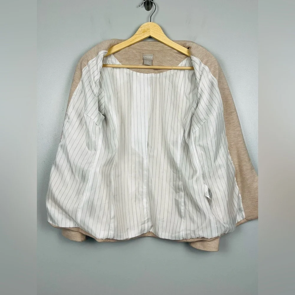 Chico’s oatmeal color knit lined lightweight blazer, size 0 = 4/6.